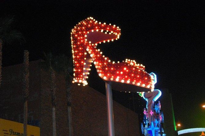 2-Hour Fremont Walking Tour with Photos and Champagne - Start near Heart Attack Grill and catch the Fremont Street energy