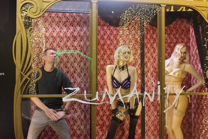 2-Hour Vegas Strip Walking Tour with Photos,Champagne & Vintage Vegas Goody Bags - Should You Book the Vegas Strip Walking Tour With Photographer?
