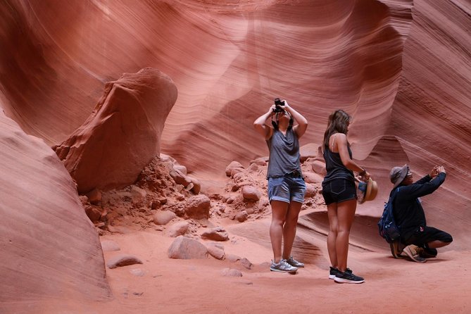 Antelope Canyon Luxury Private Tour from Las Vegas - Mercedes Sprinter luxury and real privacy (what it means for you)