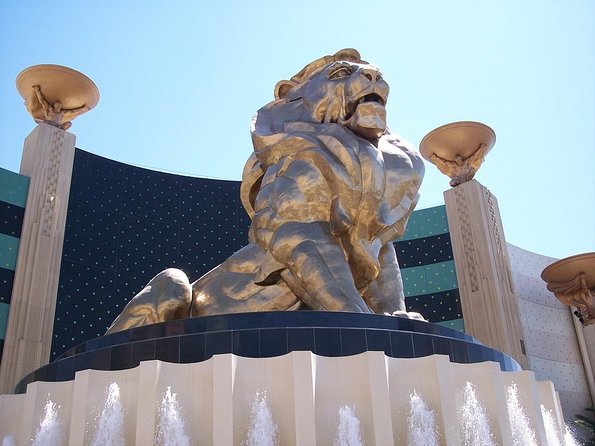 Brad Garrett's Comedy Club at MGM Grand Hotel and Casino - Key highlights worth caring about