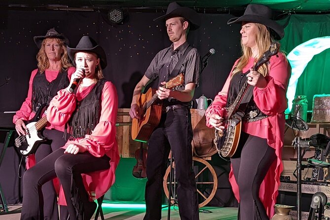 "Cue the Country" show & dinner at Firelight Barn in Henderson - Timing and planning: what your evening looks like