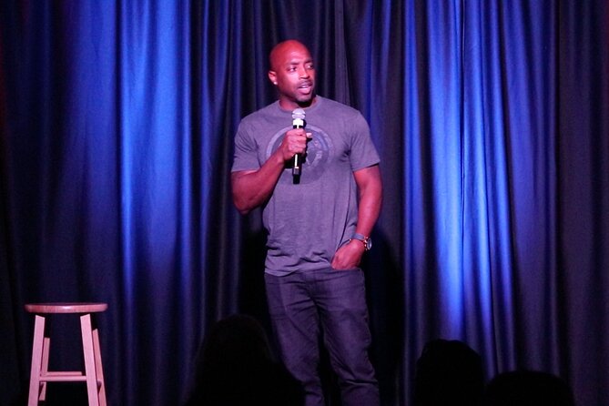Delirious Comedy Club At Hennessey's Tavern Downtown Las Vegas - Who should book this comedy night (and who might skip it)