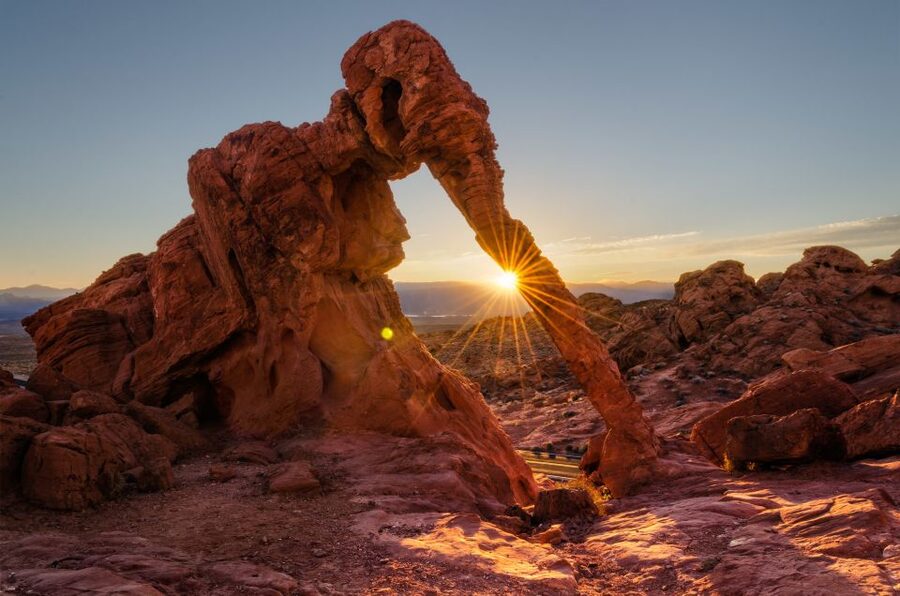 From Las Vegas: Valley of Fire State Park Tour - Pickup at 7 AM and the drive that sets the tone