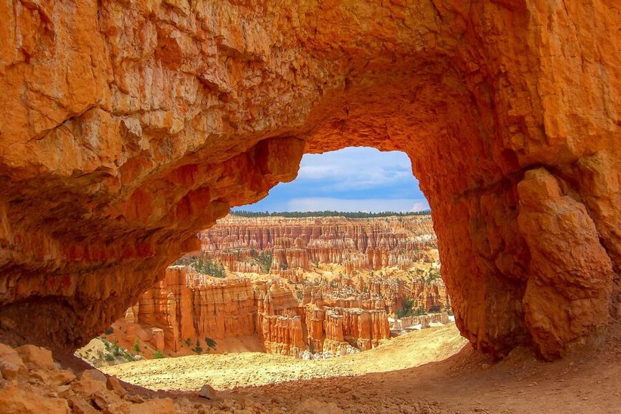 From Las Vegas: Zion and Bryce National Park Overnight Tour - Guide, Group Size, and the App: Staying Oriented Without Stress