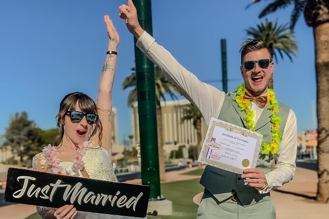 Get Married at the Fabulous Las Vegas Sign + Photos - Key Points You’ll Care About