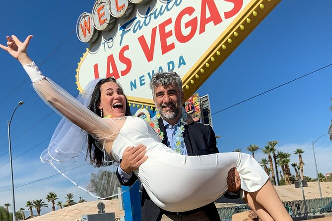 Get Married at the Fabulous Las Vegas Sign + Photos - Who This Experience Fits Best (and Who Might Want Another Option)