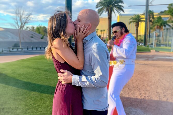 Get Married: Elvis Wedding + Las Vegas Sign + Photography - Legal wedding vs vow renewal: what the marriage license actually changes