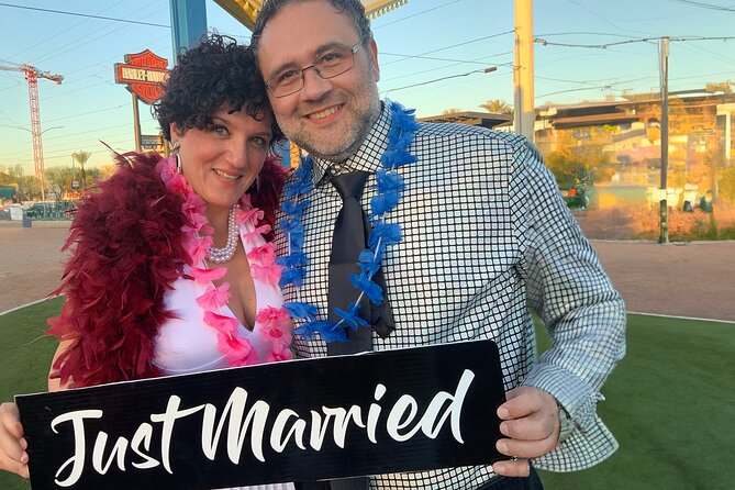 Get Married: Elvis Wedding + Las Vegas Sign + Photography - Who this Elvis Vegas wedding fits best