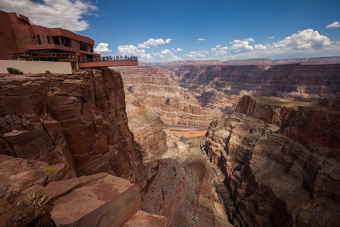 Grand Canyon Helicopter and Western Ranch Adventure Landing Tour - A Grand Canyon helicopter tour that actually saves your day