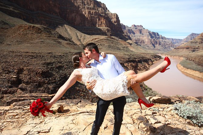 Grand Canyon Helicopter Wedding - From hotel limo to helipad: how the day actually feels