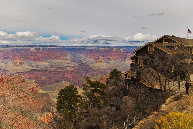 Grand Canyon South & East Rim: Driving & Walking Audio Tour - From Grand Canyon Village to Mather and Yavapai: start with the big first views