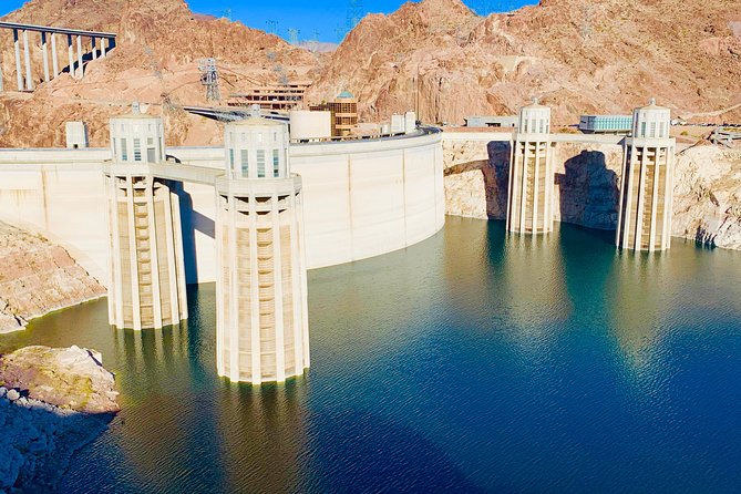 Grand Canyon Tour in Spanish with Skywalk and Hoover Dam included - Hoover Dam Photo Stop: Built in the 1930s, Still Commanding