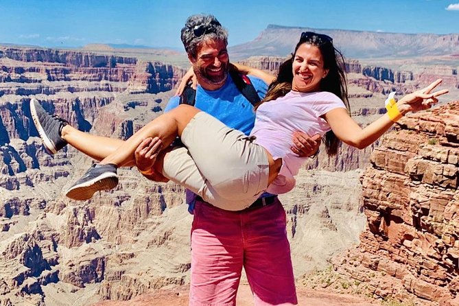 Grand Canyon Tour in Spanish with Skywalk and Hoover Dam included - Lake Mead Breaks Up the Day (And Gives You a Different Kind of Wow)