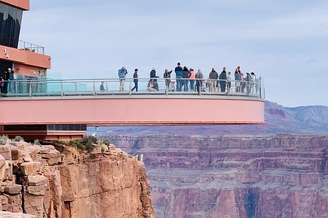 Grand Canyon Tour in Spanish with Skywalk and Hoover Dam included - Spanish-Speaking Guide and a Mini Bus With a Real Limit