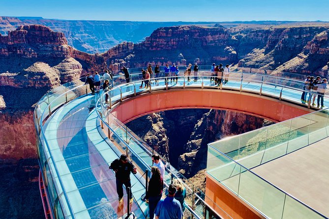 Grand Canyon Tour with Skywalk and Spanish Helicopter Flight - A Spanish small-group Grand Canyon day trip, built around timing