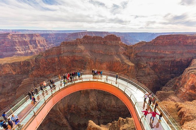 Grand Canyon West Rim Bus Tour - Eagle Point vs. Guano Point: two viewpoints with different vibes