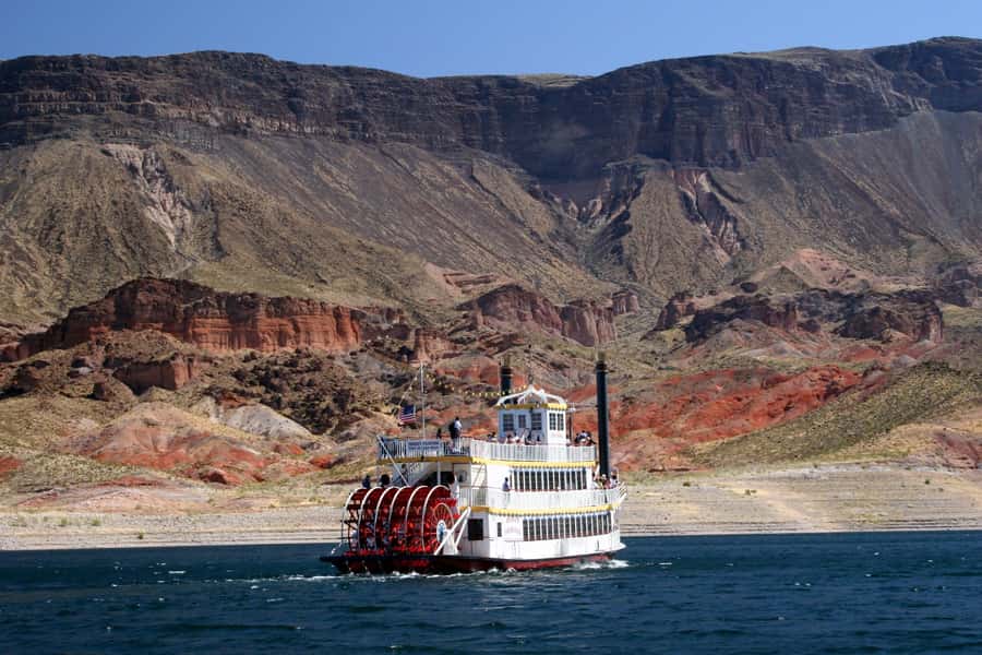 Hoover Dam: 90-Minute Midday Sightseeing Cruise - Boarding the Desert Princess: decks, comfort, and photo angles