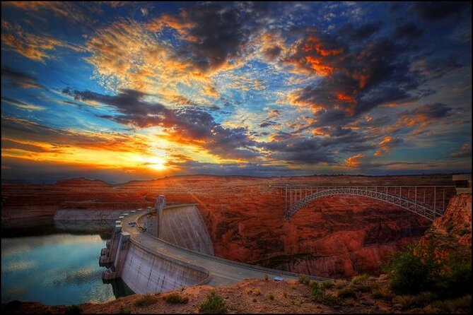 Hoover Dam Comedy Tour with Lunch and Comedy Club Tickets - “Walk on Top” over the dam: the 45-minute headline act