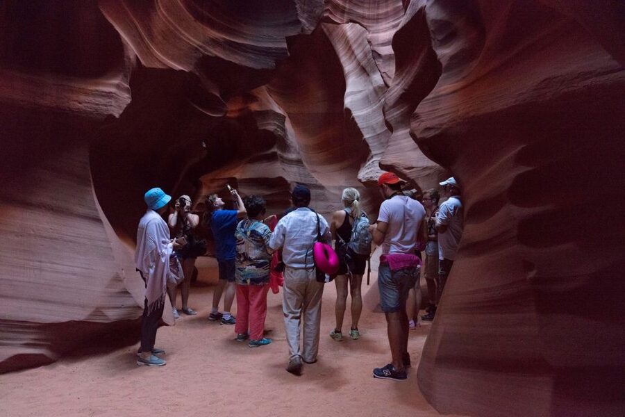 LA: Vegas, Grand Canyon, Antelope and Bryce, Zion 4-Day Tour - Guides, languages, and why the Navajo connection matters