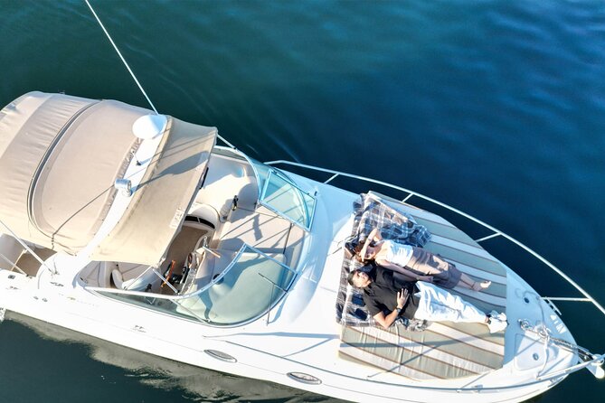 Lake Mead Private Tour by Boat - Your boat day comfort plan: Sun Dancer 280 on the water