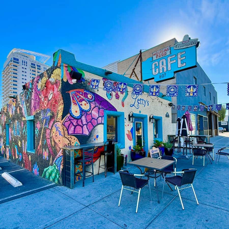 Las Vegas: 18b Arts District Walking Adventure - Galleries and artist studios: where the art is made