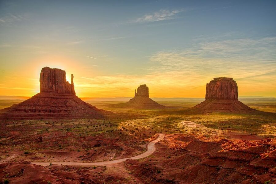 Las Vegas: 3-Day Guided Tour of 7 Southwest Parks with Hotel - Bryce Canyon sunrise at Hoodoos Overlook, then Zion’s rock drama