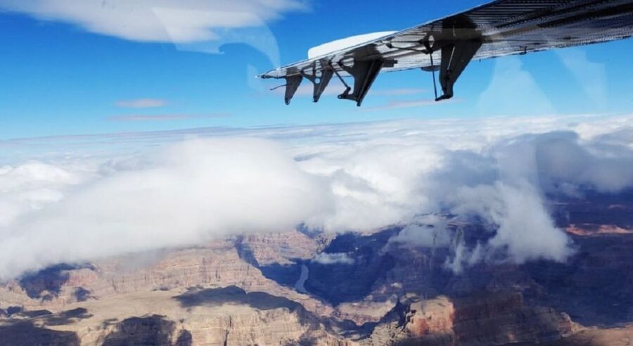 Las Vegas: Antelope Canyon and Horseshoe Bend Airplane Tour - The return flight and the second aerial wrap-up over Lake Powell
