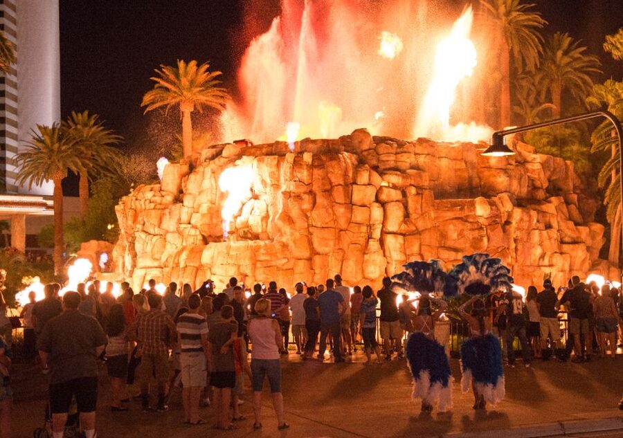 Las Vegas: Bright Lights City Tour with High Roller Ticket - Hotel pickup and open-air Jeep time: why the format works