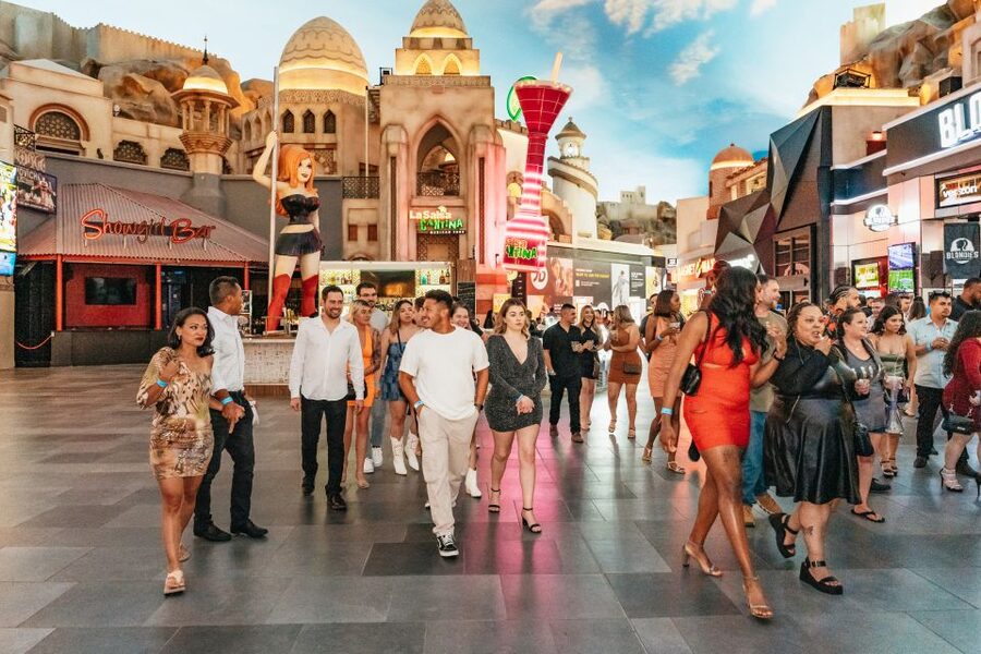 Las Vegas: Club Crawl and Party Bus with Free Drinks - How the Night Flows: Bus Ride Plus Multiple Strip Stops