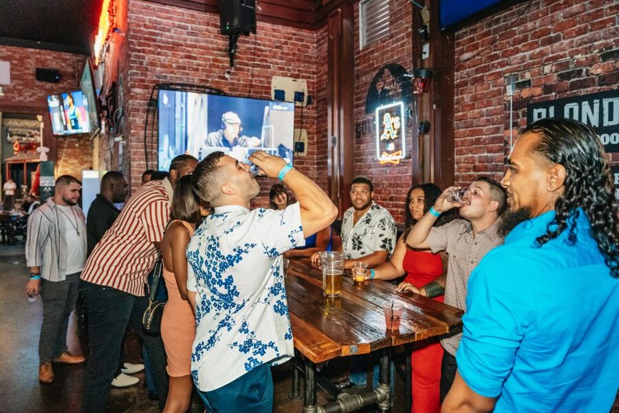 Las Vegas: Club Crawl and Party Bus with Free Drinks - Meeting at 7 W Flamingo Rd: Get There Early and Spot the Staff