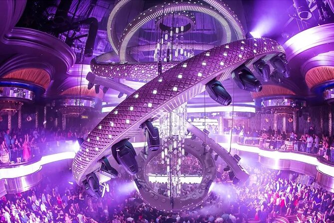 Las Vegas Club Crawl with Party Bus and Free Drinks - Meeting Point and the 9:30 pm Start: How the Timing Shapes Your Night