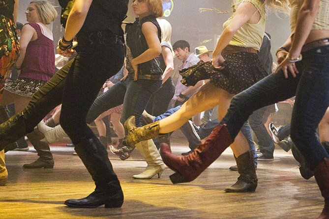 Las Vegas Country Bar Crawl by Party Bus w/ Free Drinks - A 4-hour country bar route with a party-bus soundtrack
