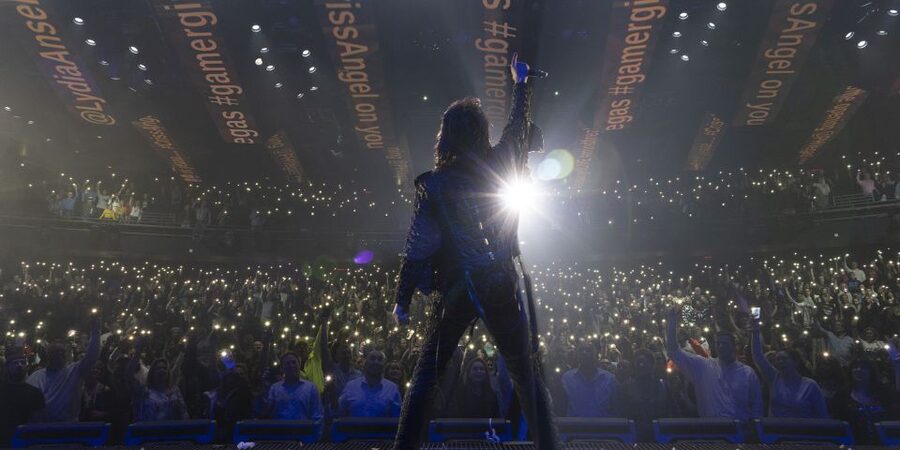 Las Vegas: Criss Angel MINDFREAK® Show at Planet Hollywood - From the interactive lobby to the first illusion
