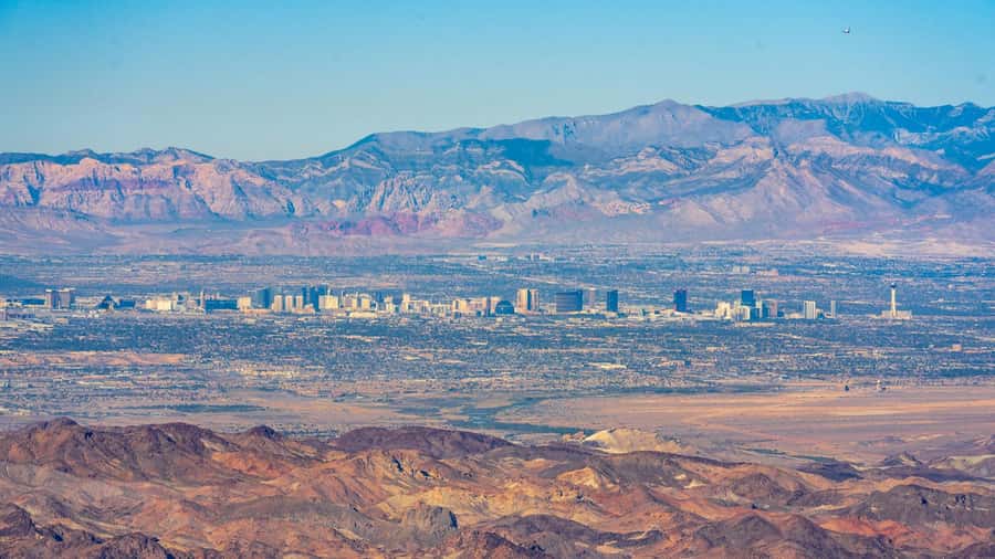 Las Vegas: Daytime Hoover Dam & Las Vegas Strip Heli Flight - Meeting the pilot and why the commentary matters more than you’d think