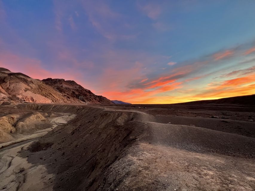 Las Vegas: Death Valley Day Trip with Stargazing - Photography Style: Great for Photos, Not Everyone Wants the Spotlight