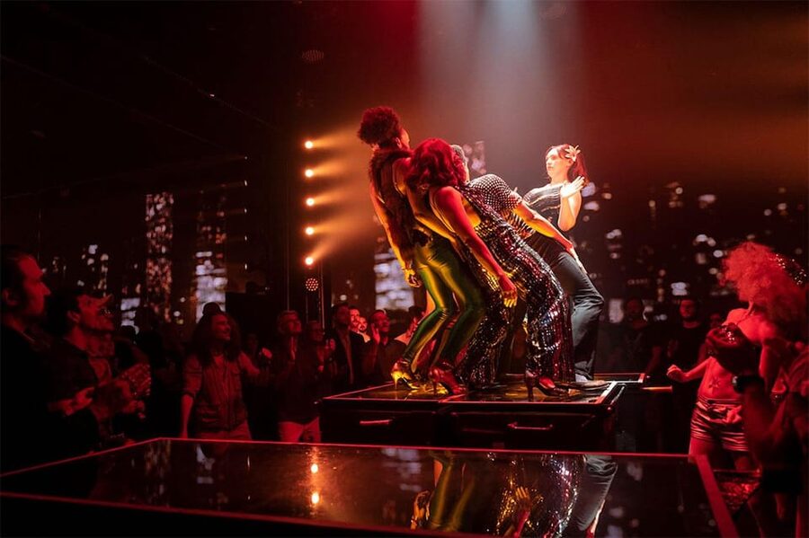 Las Vegas: DiscoShow at the LINQ Hotel - What happens once you walk in: guided movement and a disco dancefloor effect