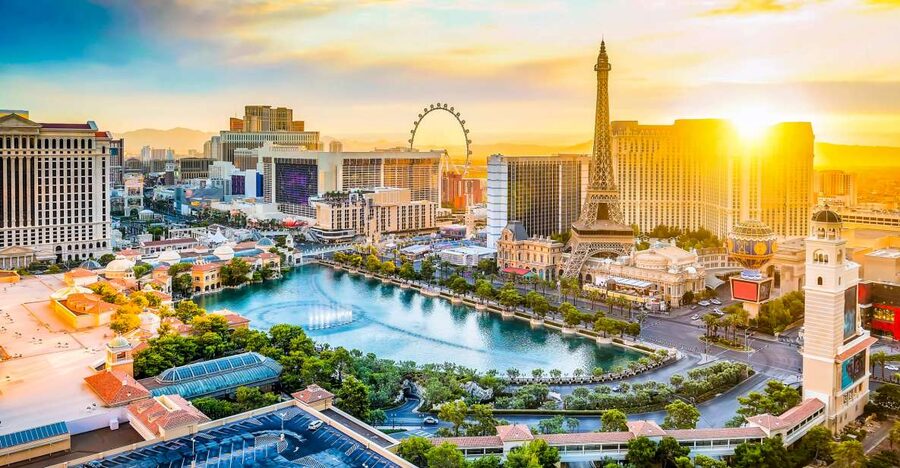 Las Vegas: Eiffel Tower Viewing Deck Entrance Ticket - Getting your bearings on the 360° deck