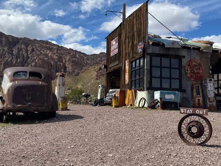 Las Vegas: El Dorado Canyon, Ghost Town and Gold Mine Tour - Getting out of the Strip: pickup at Harley Davidson and the canyon drive