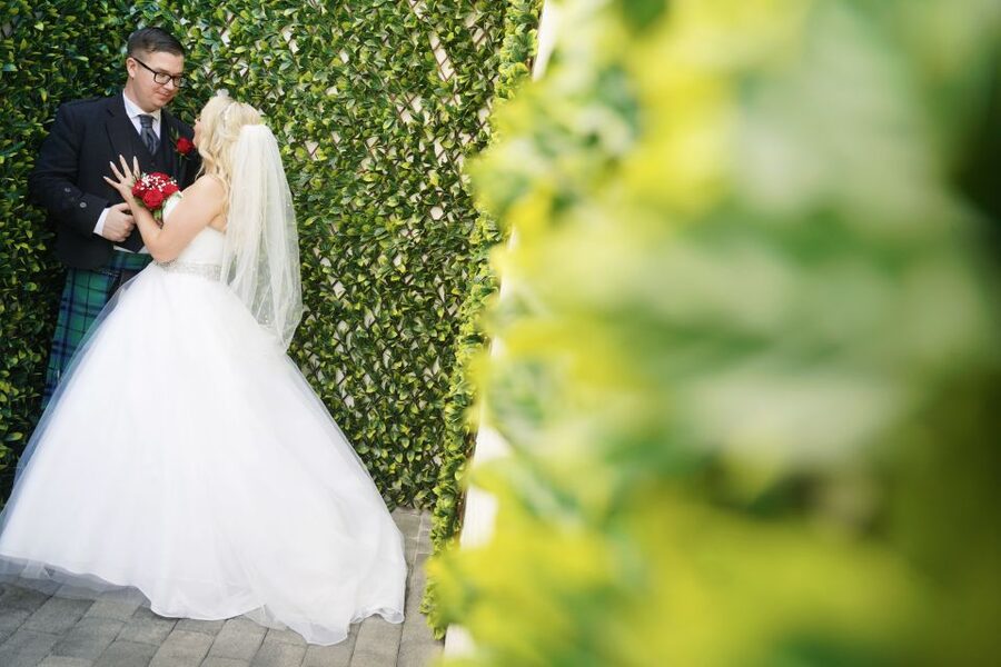 Las Vegas: Elvis Themed Wedding with Limousine - Entering Little Vegas Chapel: a quick path to a fun wedding