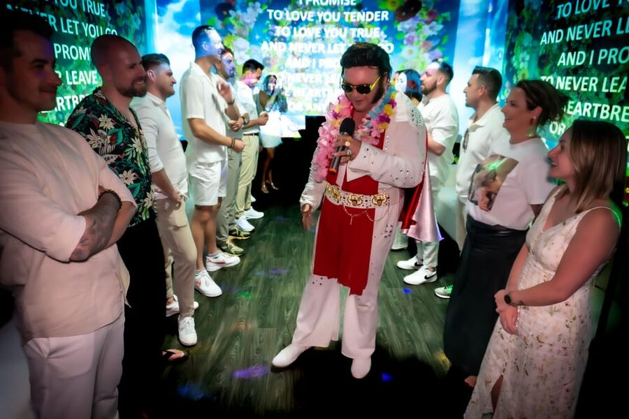 Las Vegas: Elvis Wedding with Las Vegas Sign Photos Included - Photos and the Vegas Sign: Where the Memories Get Made