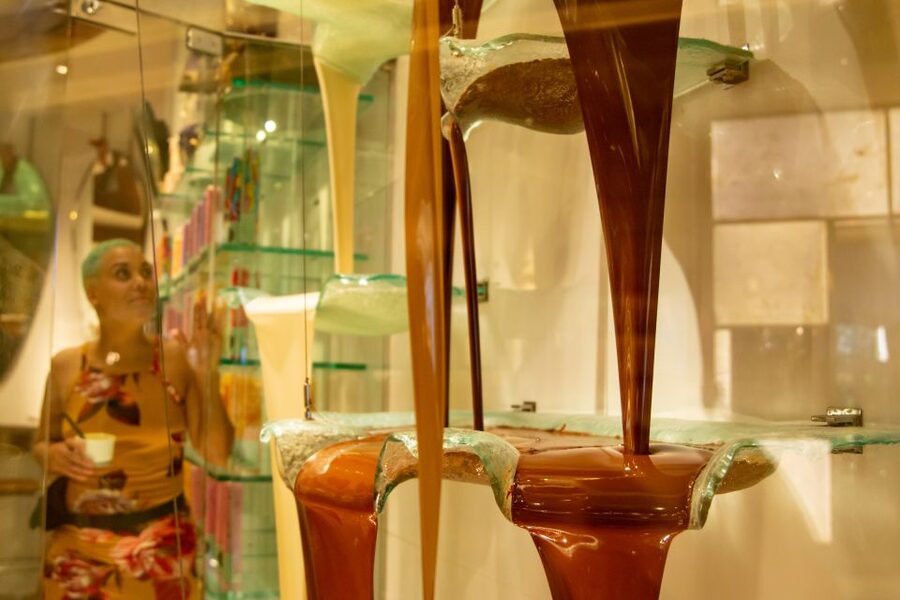 Las Vegas: Foodie Walking Tour on The Strip with Tastings - Meeting at New York-New York, then walking with a purpose