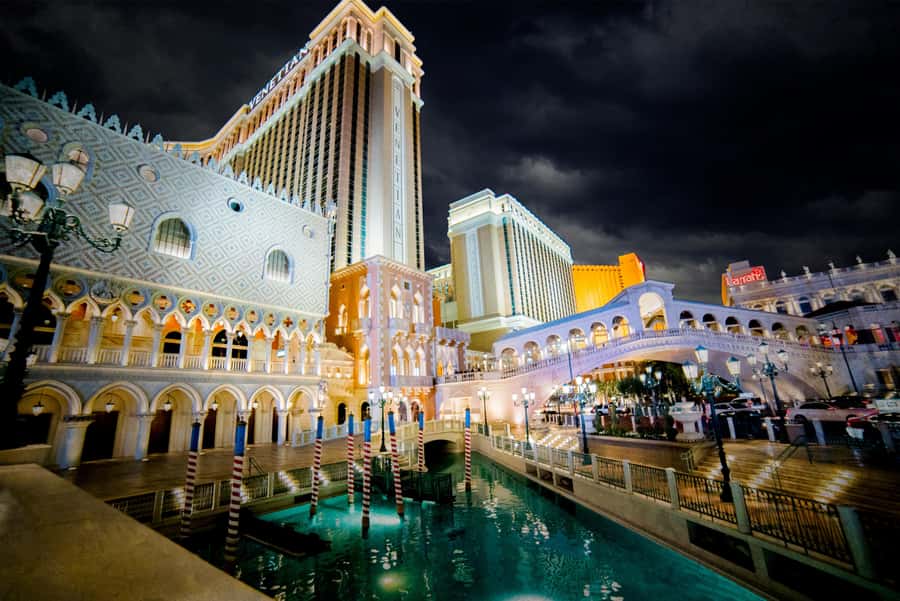 Las Vegas: Gangsters, Glitz, and Gore Ghost Tour - The stories: celebrity ghosts, mobsters, and why the guide matters