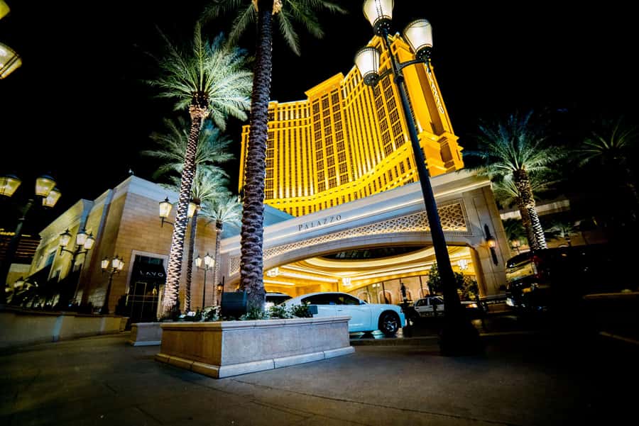 Las Vegas: Gangsters, Glitz, and Gore Ghost Tour - Guides in the real world: Tandi and Dave’s impact