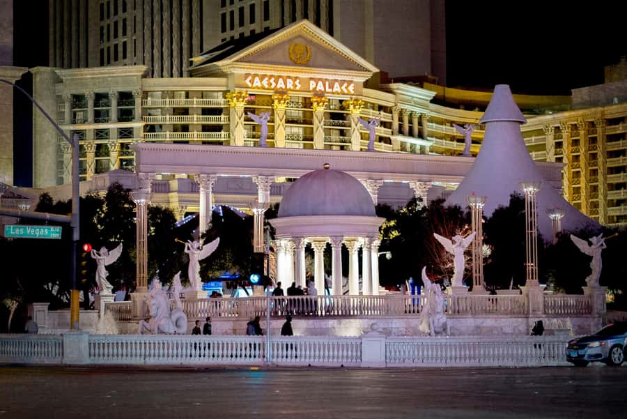 Las Vegas: Gangsters, Glitz, and Gore Ghost Tour - Where you meet: Fashion Show Mall to the haunted start line