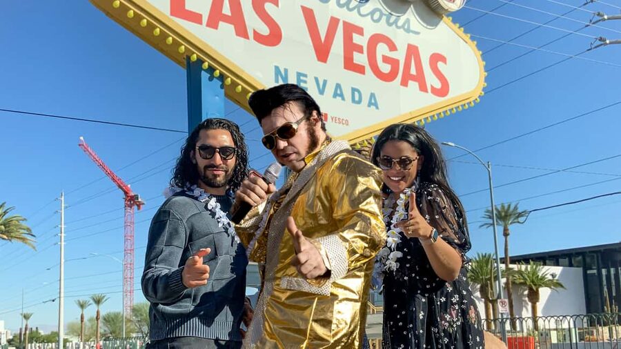 Las Vegas: Gold Elvis Vow Renewal or Wedding at Welcome Sign - At the Welcome Sign: How the Ceremony Route and Timing Plays Out