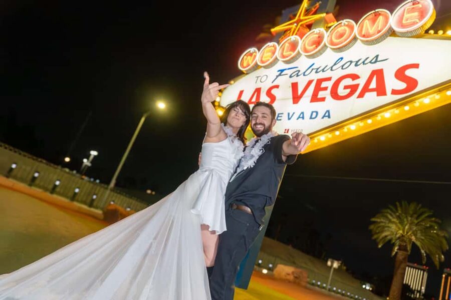 Las Vegas: Gold Elvis Vow Renewal or Wedding at Welcome Sign - What to Bring in the Heat: Simple Prep That Saves the Day