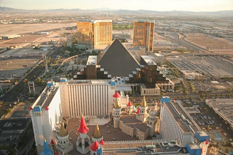 Las Vegas: Grand Canyon Helicopter Air Tour with Vegas Strip - Entering Grand Canyon West: the moment the scale hits