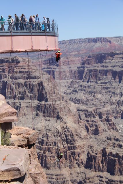 Las Vegas: Grand Canyon in Spanish with Skywalk and Lunch - Hoover Dam first: the ride has a reason