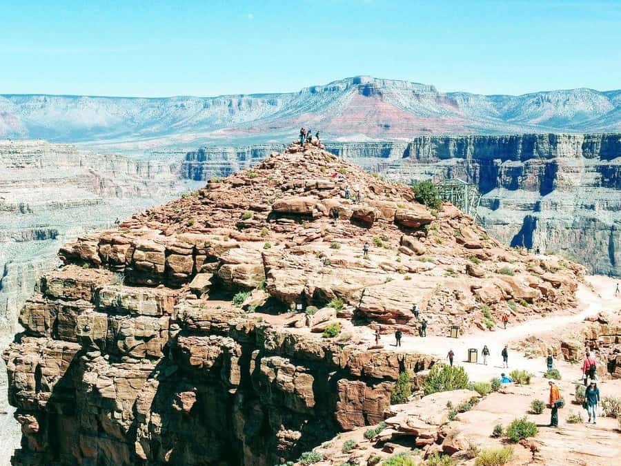 Las Vegas: Grand Canyon West Bus Tour with Guided Walk - Hoover Dam on the way back: a smart photo stop plus a quick meal break