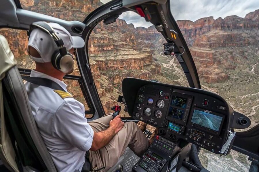 Las Vegas: Grand Canyon West Helicopter Experience - The 3,500-foot descent and the private landing above the Colorado